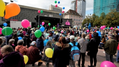 Participants of the March For Life 2022 in Zürich-Oerlikon listen to singer Bernarda Brunovic.